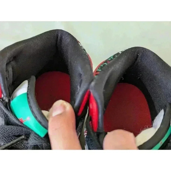 Nike Air Jordan 1 Mid SE GS Sz 4Y Ugly Sweater Red Black Christmas DM1208-150 - Picture 11 of 16